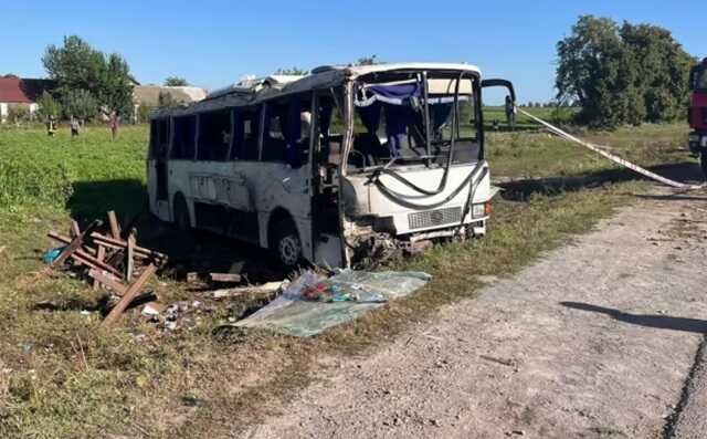 Автобус із дітьми перекинувся на Хмельниччині: є загиблі