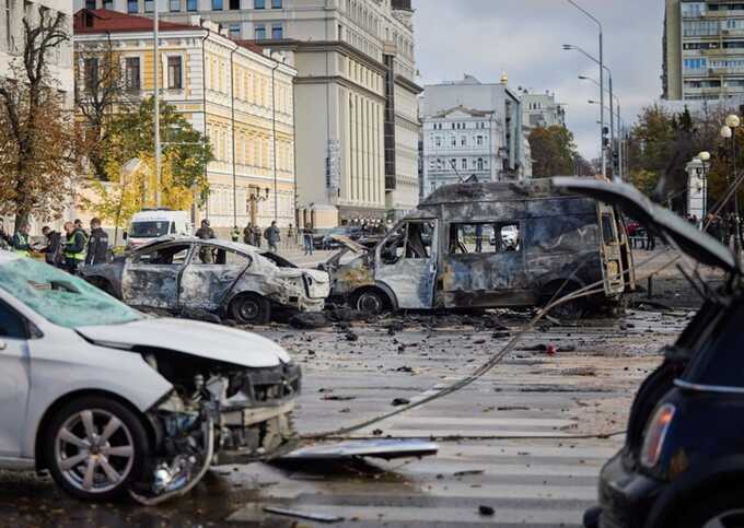 Внаслідок російського обстрілу в Києві постраждали дипломатичні установи шести країн