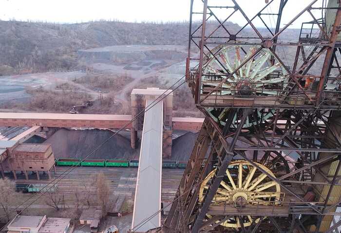 Флот зрадника Медведчука? Як судна з Маріуполя возять вкрадене вугілля до Алжиру під прикриттям РФ