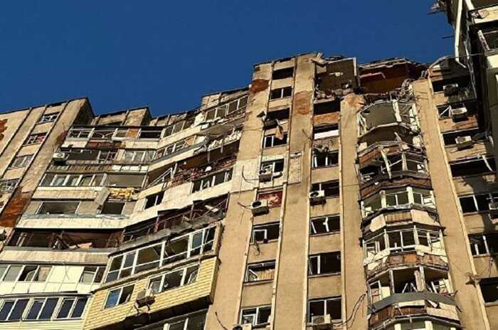 В Одесі показали фото багатоповерхівки в яку влучив ворожий "шахед"