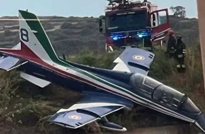 В Італії три реактивні літаки Aermacchi зіштовхнулися в повітрі