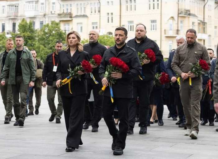 Зеленський поклав квіти до могили Невідомого солдата у Києві